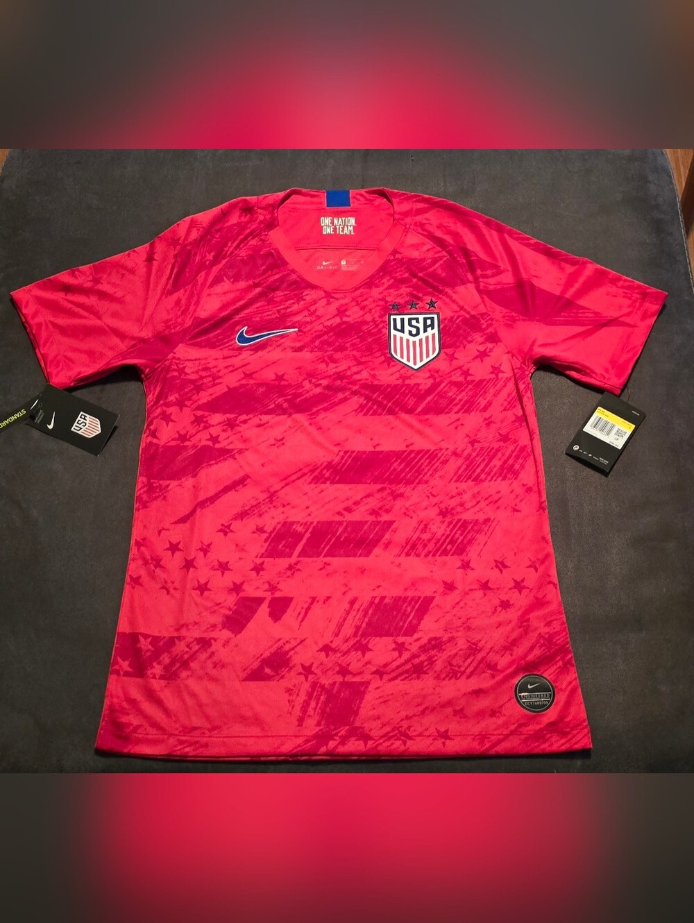 Nike USA Mens Samll' Red Soccer Jersey.